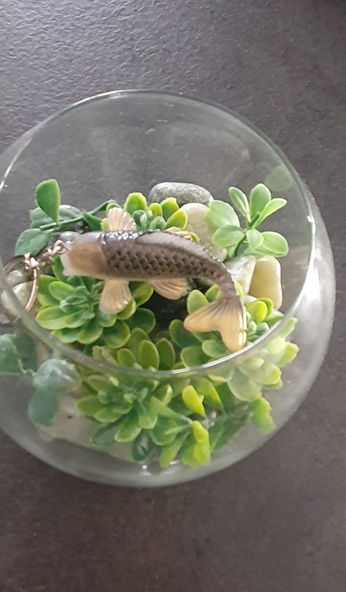 Porte-clés Carpe Koï Noire, Or et Blanc