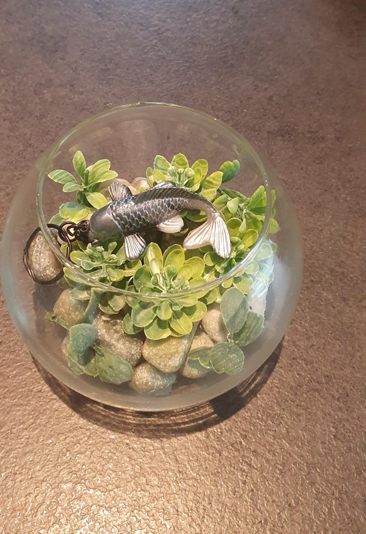 Porte-clés carpe koï Grise métallique